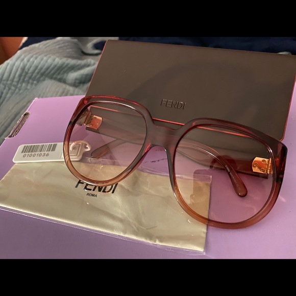 ✨BRAND NEW - FENDI Pink Gradient Sunglasses with Tag - Picture 3 of 11